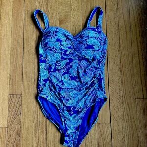 One piece NIPTUCK SWIMSUIT. New no tag or swimsuit protector. Very stylish